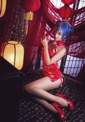 欧美浅色实木床_4K免费全集观看